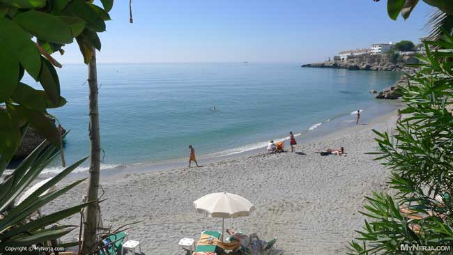 playa-caletilla-nerja.jpg